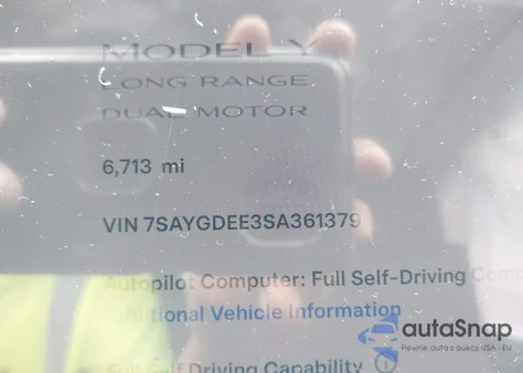 2025 Tesla Model Y Long Range Dual Motor All-Wheel Drive z USA, uszkodzony, nr VIN 7SAYGDEE3SA361379